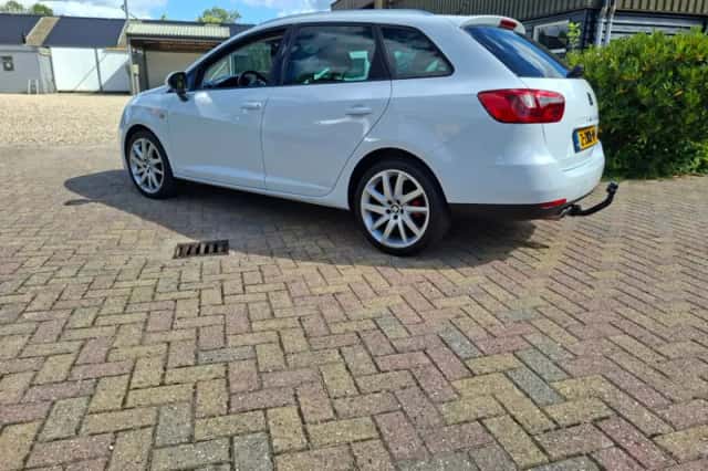 SEAT Ibiza (2015) thumbnail 3