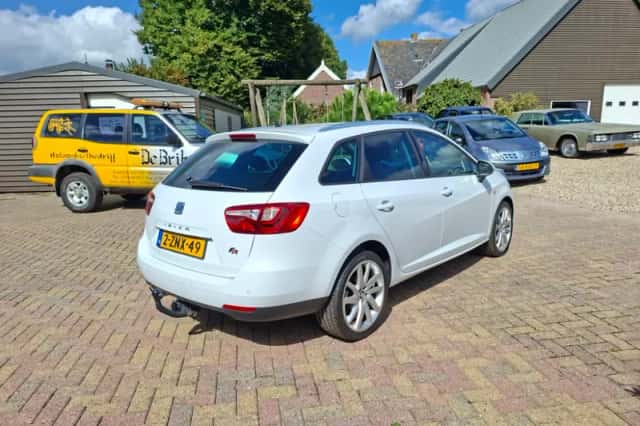 SEAT Ibiza (2015) thumbnail 5