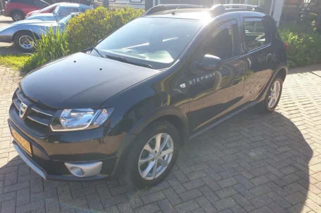 Dacia Sandero (2016) thumbnail 1