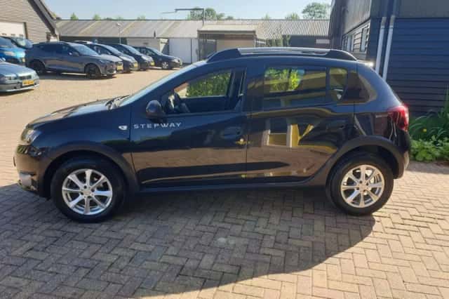 Dacia Sandero (2016) thumbnail 3