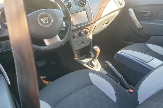 Dacia Sandero (2016) thumbnail 5