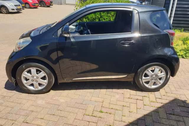 Toyota iQ (2009) thumbnail 2