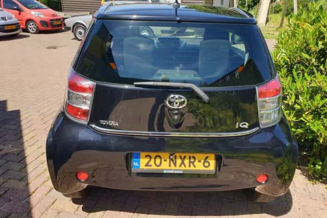 Toyota iQ (2009) thumbnail 4
