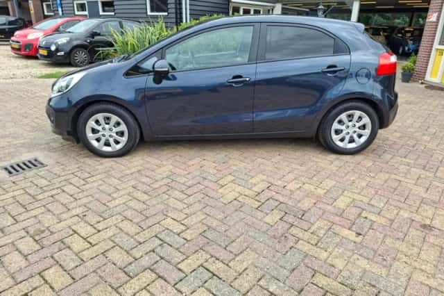 Kia Rio (2014) thumbnail 2