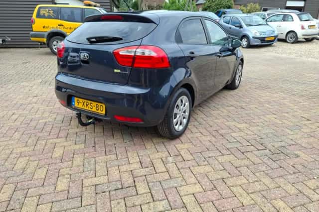 Kia Rio (2014) thumbnail 4