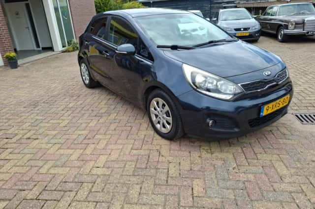 Kia Rio (2014) thumbnail 5