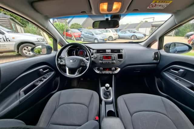 Kia Rio (2014) thumbnail 6