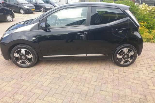 Toyota Aygo (2015) thumbnail 2