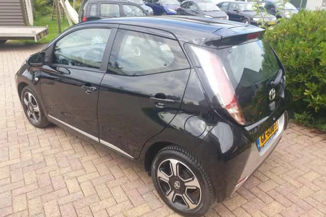 Toyota Aygo (2015) thumbnail 3