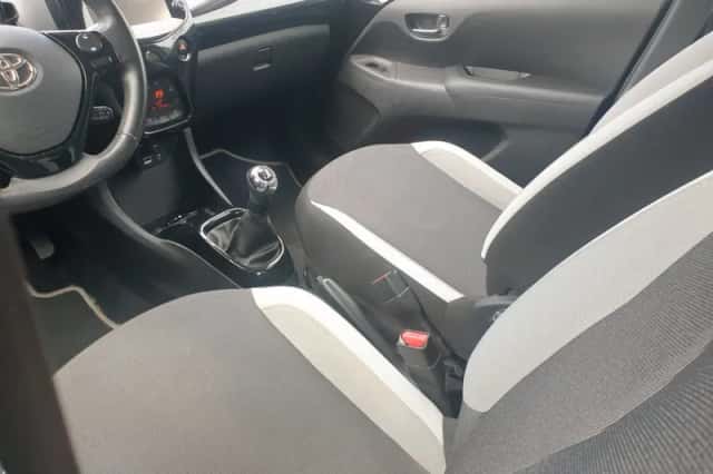 Toyota Aygo (2015) thumbnail 6