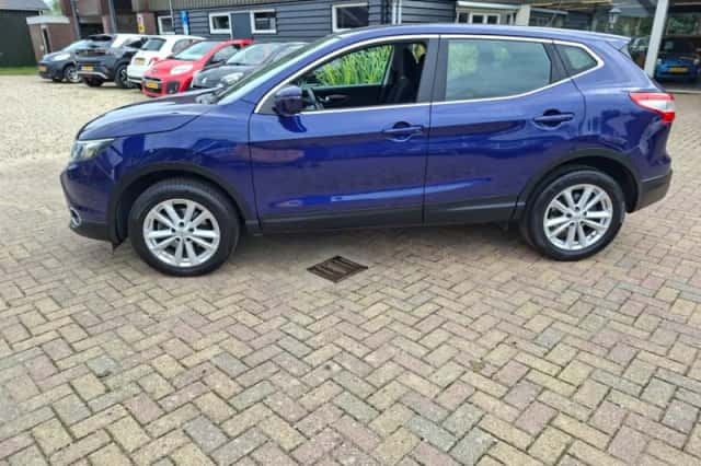 Nissan Qashqai (2015) thumbnail 2