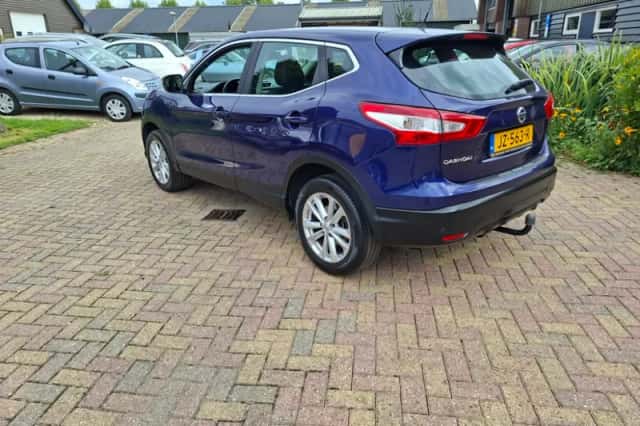 Nissan Qashqai (2015) thumbnail 3