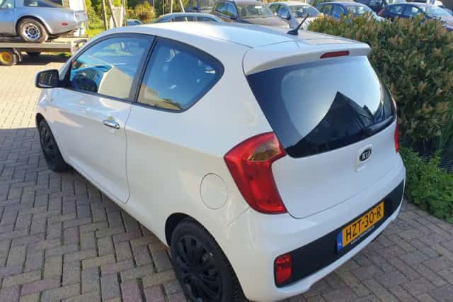 Kia Picanto (2014) thumbnail 3
