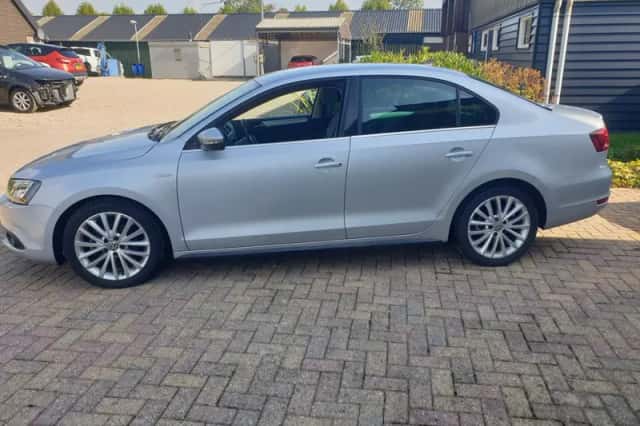 Volkswagen Jetta (2013) thumbnail 2