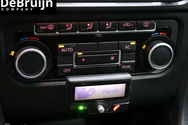 Volkswagen Golf (2011) thumbnail 2