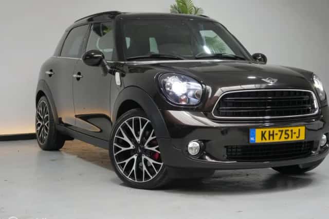 MINI Countryman (2016) thumbnail 4