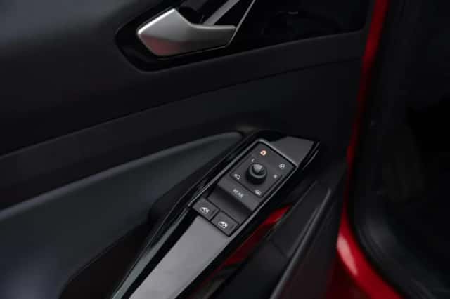 Volkswagen ID.4 (2026) thumbnail 6