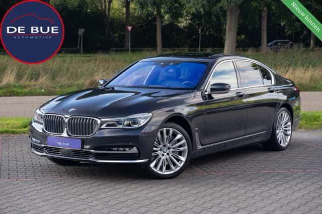 BMW 7-Serie (2017) thumbnail 1