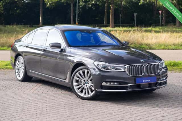 BMW 7-Serie (2017) thumbnail 2