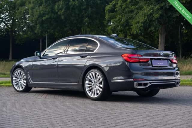 BMW 7-Serie (2017) thumbnail 3