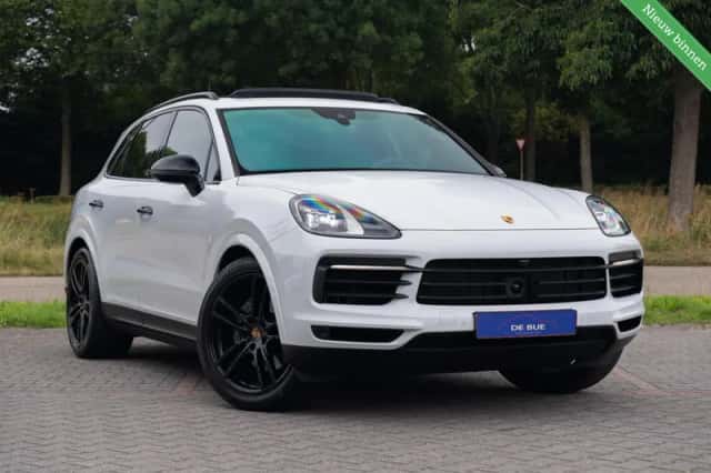 Porsche Cayenne (2022) thumbnail 2