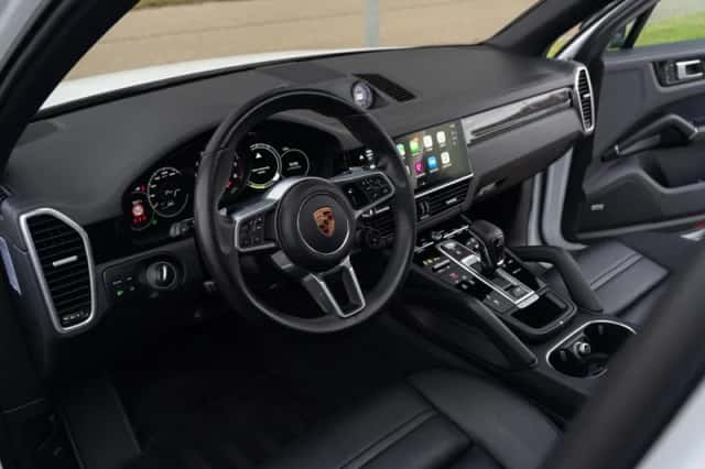 Porsche Cayenne (2022) thumbnail 5