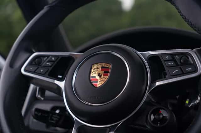 Porsche Cayenne (2022) thumbnail 6
