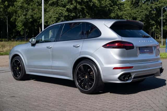 Porsche Cayenne (2016) thumbnail 3