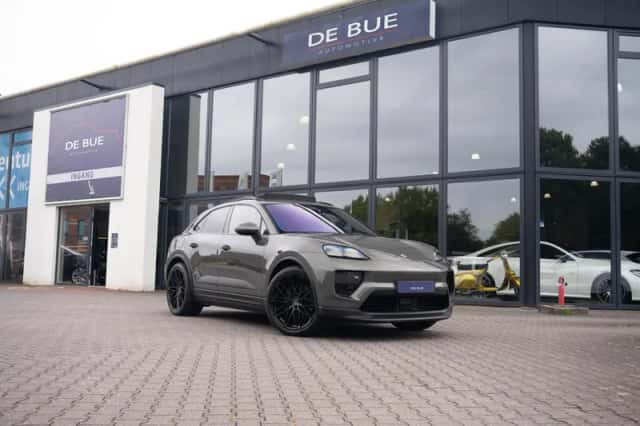 Porsche Macan (2024) thumbnail 4