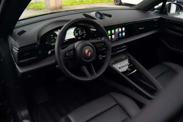 Porsche Macan (2024) thumbnail 5