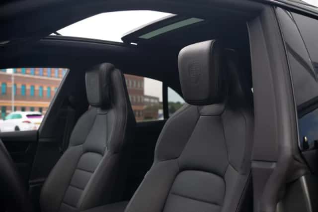 Porsche Macan (2024) thumbnail 6