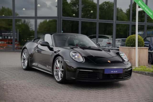 Porsche 911 (2021) thumbnail 2