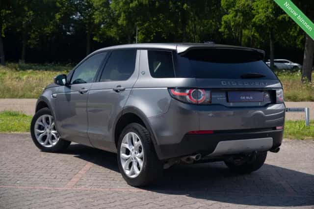 Land Rover Discovery Sport (2015) thumbnail 3