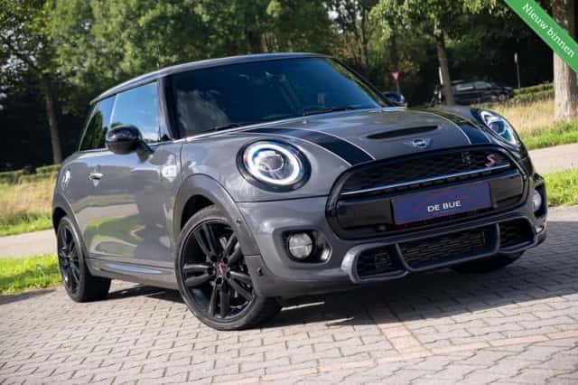 MINI Cooper S (2019) thumbnail 2
