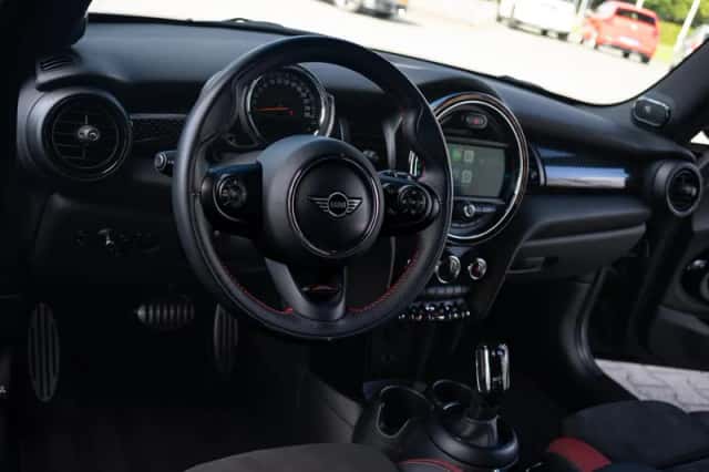 MINI Cooper S (2019) thumbnail 6