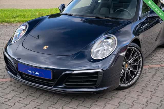 Porsche 911 (2016) thumbnail 2