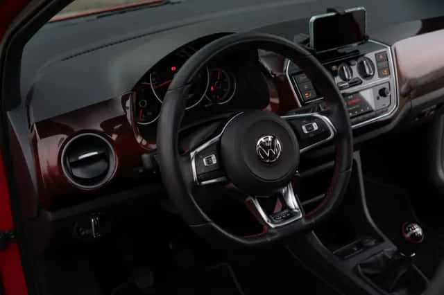 Volkswagen Up! (2018) thumbnail 5