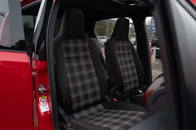 Volkswagen Up! (2018) thumbnail 6