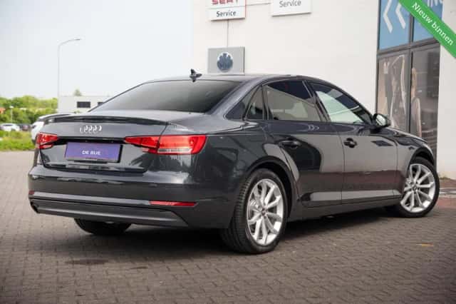 Audi A4 (2017) thumbnail 2