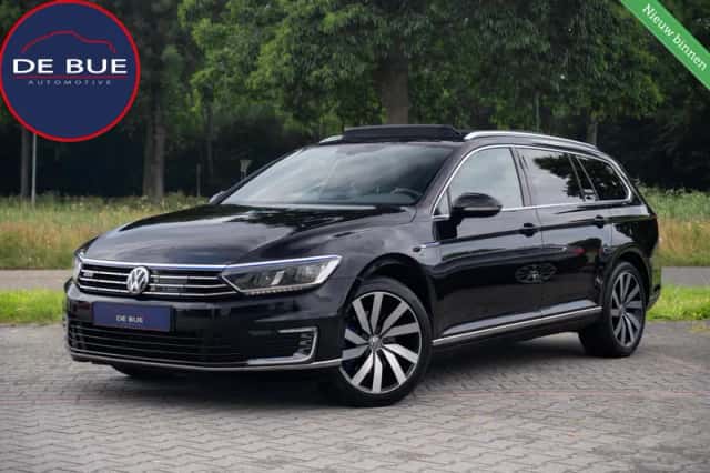 Volkswagen Passat (2016) thumbnail 1