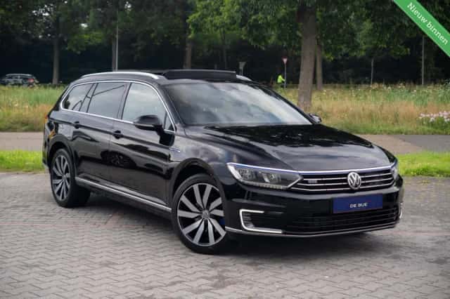 Volkswagen Passat (2016) thumbnail 2