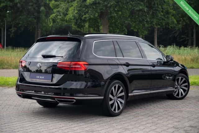 Volkswagen Passat (2016) thumbnail 3