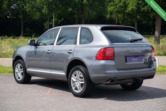 Porsche Cayenne (2005) thumbnail 3
