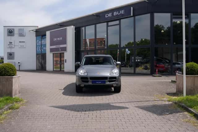 Porsche Cayenne (2005) thumbnail 4