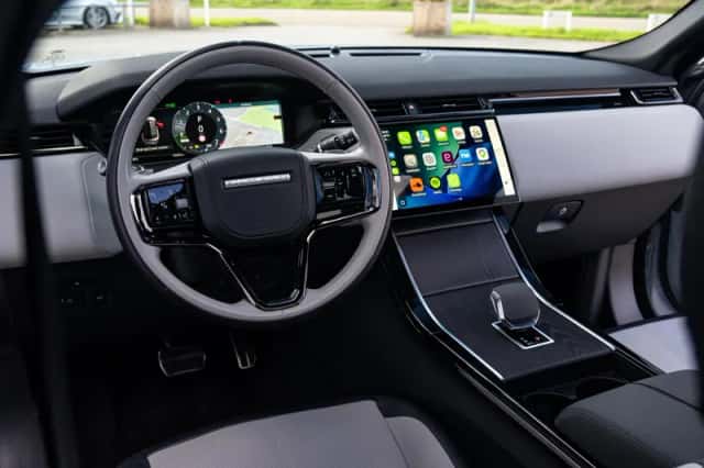 Land Rover Range Rover Velar (2023) thumbnail 6