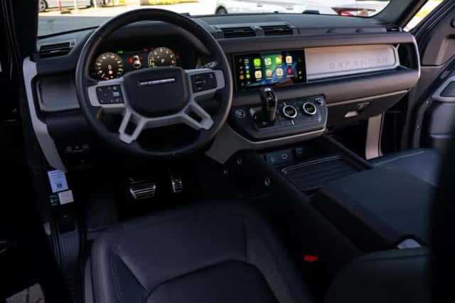 Land Rover Defender (2024) thumbnail 5