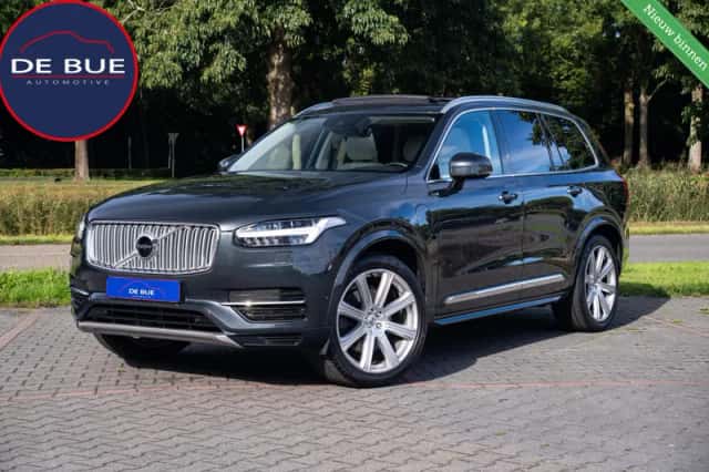 Volvo XC90 (2015) thumbnail 1