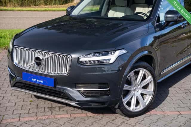 Volvo XC90 (2015) thumbnail 2