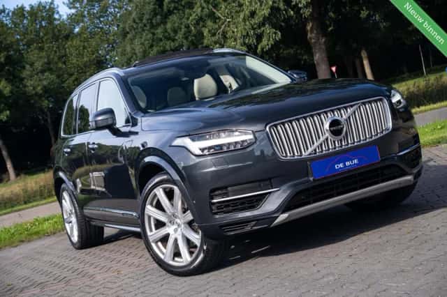 Volvo XC90 (2015) thumbnail 3