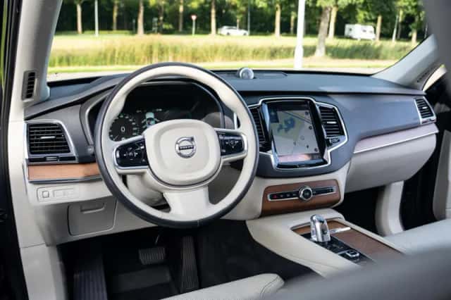 Volvo XC90 (2015) thumbnail 5